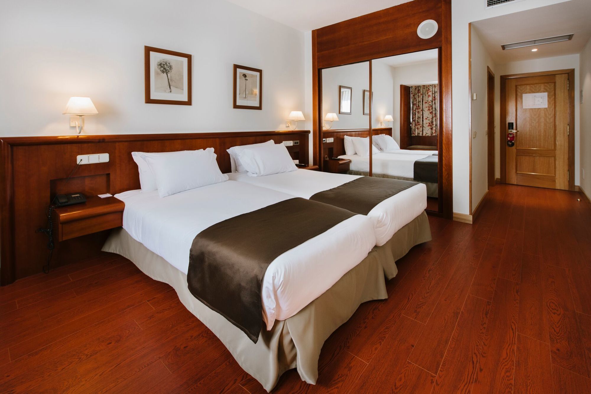 Rafaelhoteles Ventas (Adults Only) Madrid Bagian luar foto